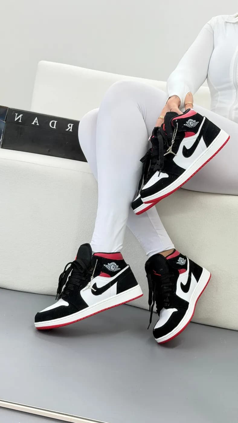 Air Jordan Botinha Preto e Vermelho