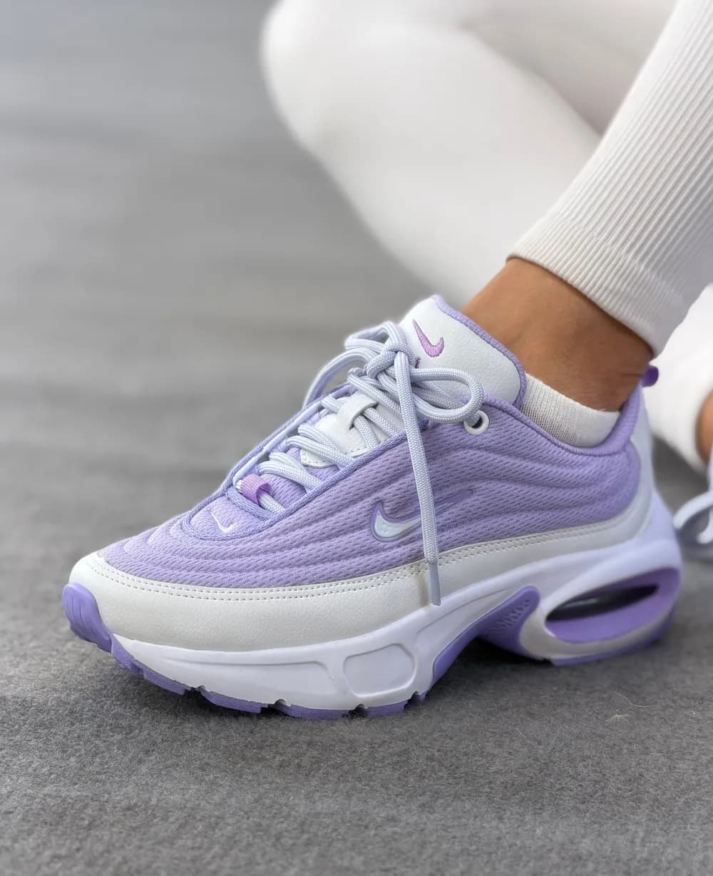 Nike Lilás e Branco, ângulo 1 de 3